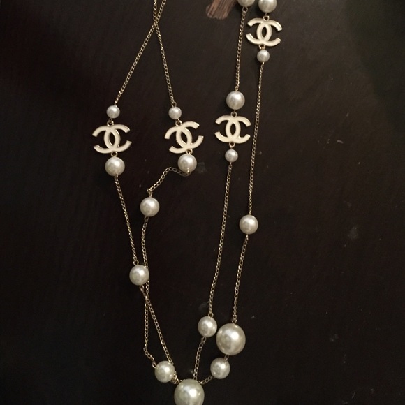 Fancy pearl necklace