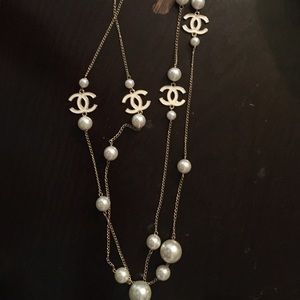 Fancy pearl necklace