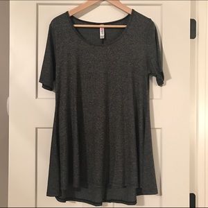 NWOT XS perfect tee in dark heathered gray color