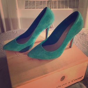 Suede Green Pumps!