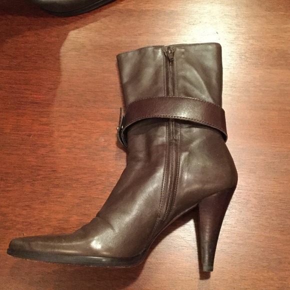 Brown Leather Heeled Boots - Picture 3 of 4