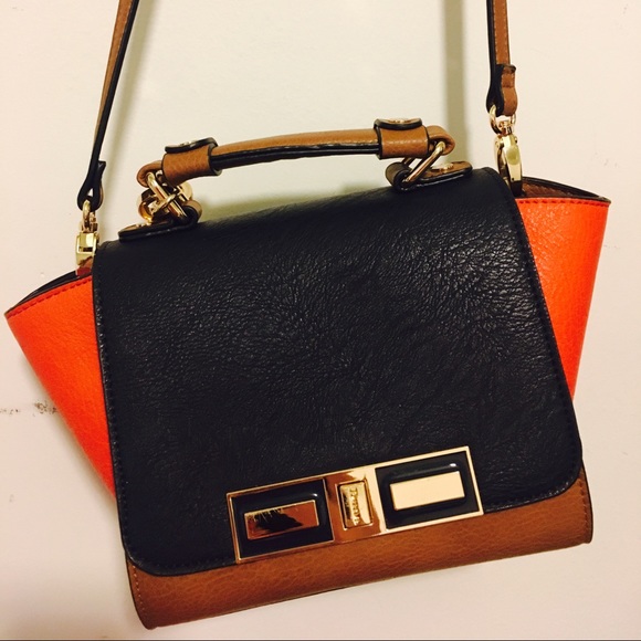 Brand new 'DUNE' leather crossbody