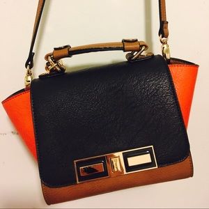 Brand new 'DUNE' leather crossbody