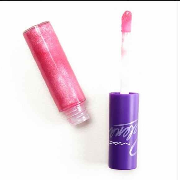 MAC Selena