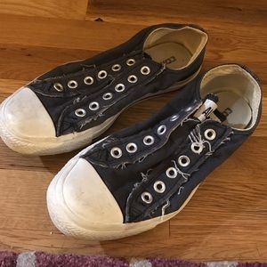 Gray converse low tops