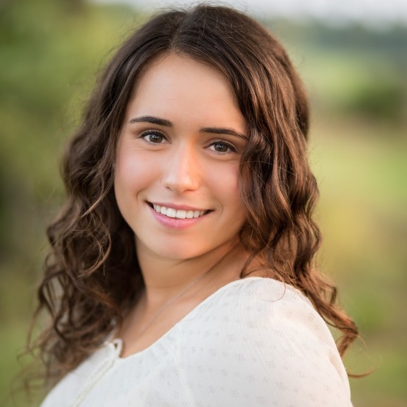 Meet your Posher, Claire