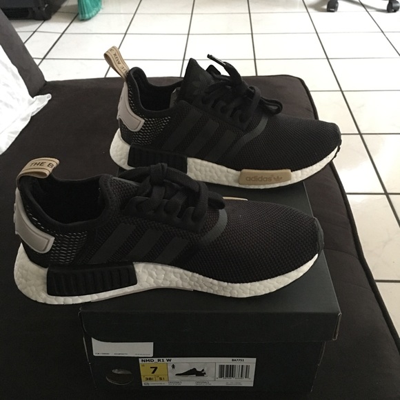 ❌SOLD OFFERUP❌- ADIDAS ORIGINALS NMD - Woman's - Picture 2 of 3