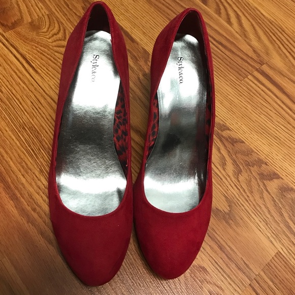 Red heels 👠👠 - Picture 2 of 4