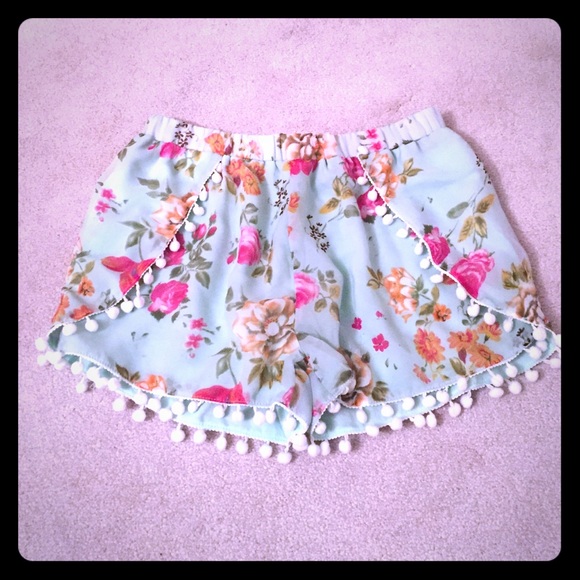 Pants - Floral print shorts