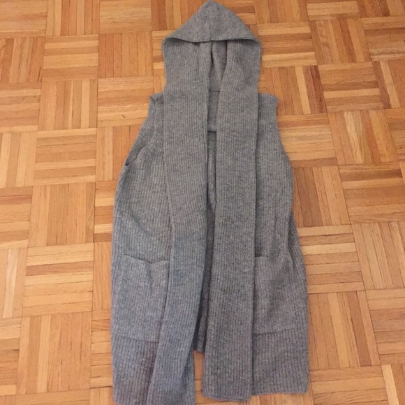 ❌SOLD❌ Grey sweater vest