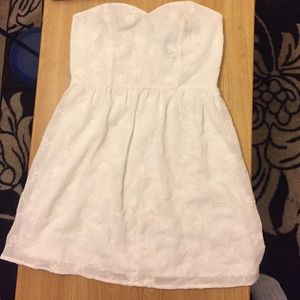 White sweetheart dress