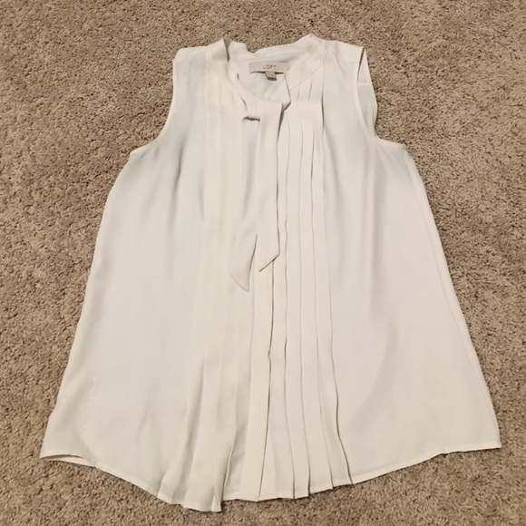 Pleated Cream flair sleeveless blouse