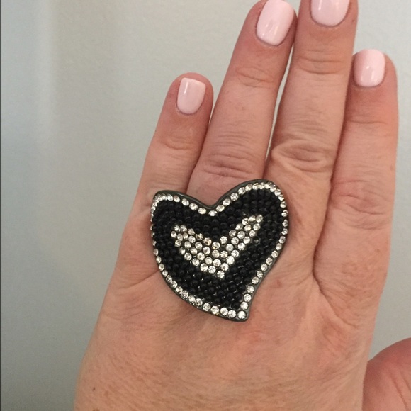 Rhinestone heart stretchy ring