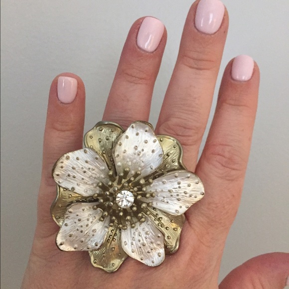 Gold flower stretch ring