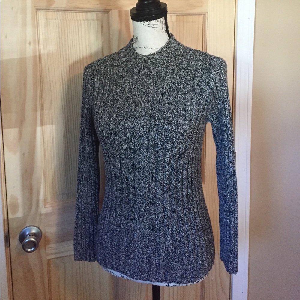 Vntg Liz Claiborne Cable knit sweater.