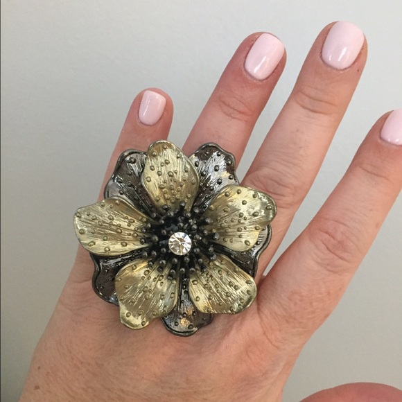 Gold flower cocktail ring stretchy