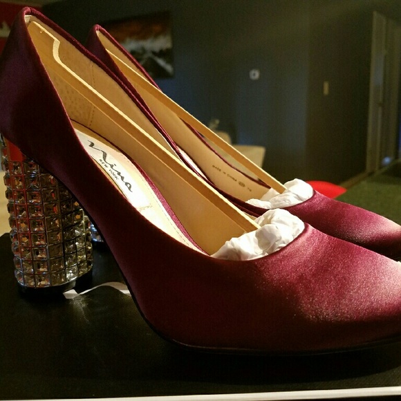 Nina - Picture 3 of 4