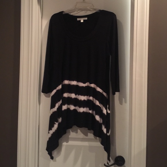 Karen Kane size XL black and white tunic.