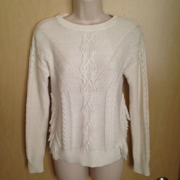 NWT Cream White Cable Knit Sweater Size S - Picture 3 of 4