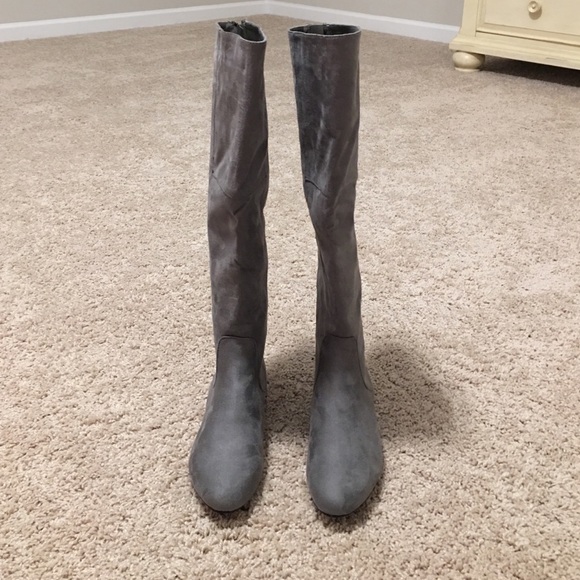 Never worn! Gray knee boots. Size 8.