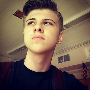 Meet your Posher, Derek