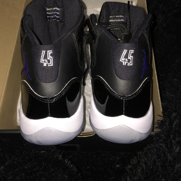 Jordan 11 - Picture 3 of 4