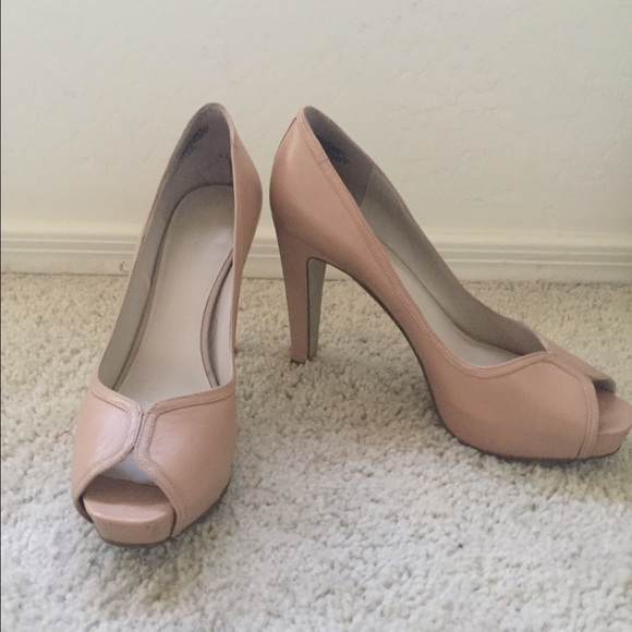 Nine West Nude Peep Toe Heel size 8.5