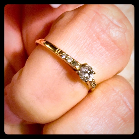 Promise/Engagement style diamond ring