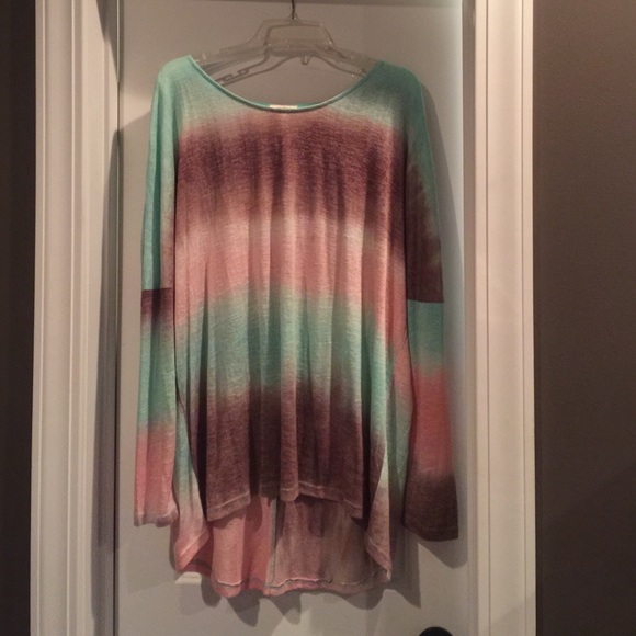 Umgee high low tunic. Very soft.