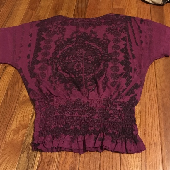 Soft tee with cinched bottom - Picture 2 of 2