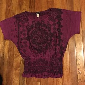 Soft tee with cinched bottom