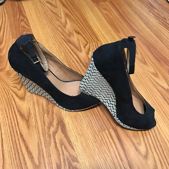 Black wedges size 8 - Picture 2 of 4