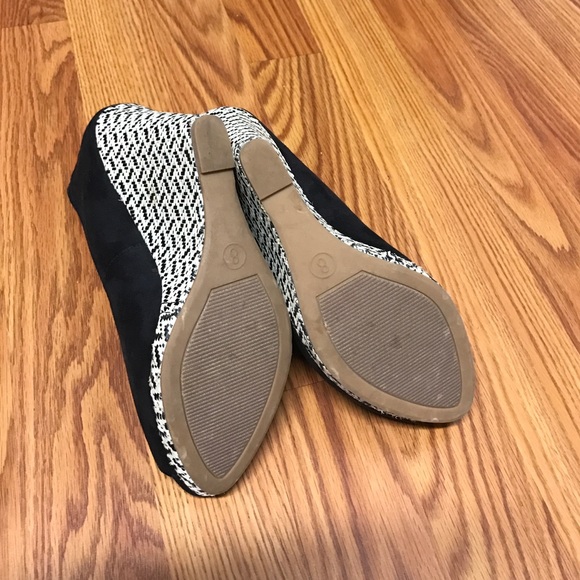 Black wedges size 8 - Picture 3 of 4