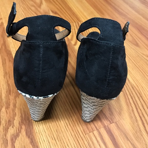 Black wedges size 8 - Picture 4 of 4