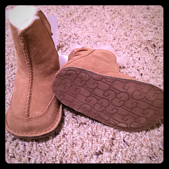 Ugg boo crib shoes