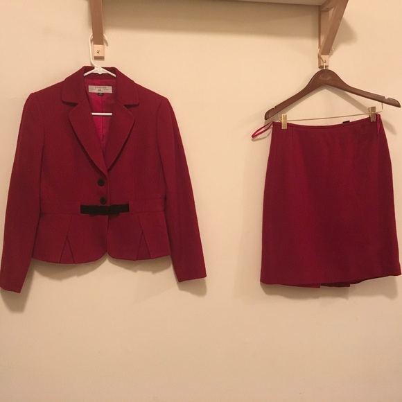 Gorgeous Tahari Suit - Great for Valentines! Sz 4P