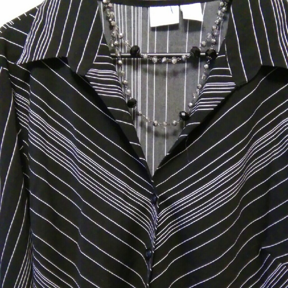 Button down blouse - Picture 2 of 3