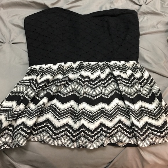 Kendall & Kylie- Sweetheart strapless blouse - Picture 1 of 3