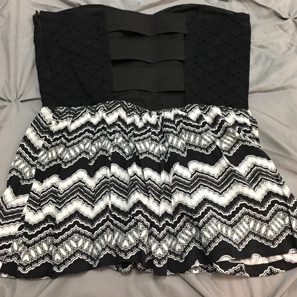 Kendall & Kylie- Sweetheart strapless blouse - Picture 2 of 3