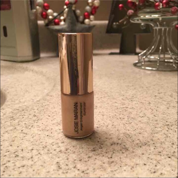 For Kaylam Josie Maran illuminizer