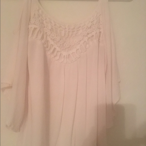 White bare shoulder top xhiliration size medium