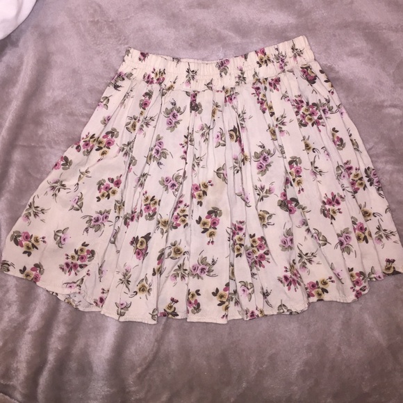 Brandy Melville floral patterned skirt worn twice - Picture 1 of 2