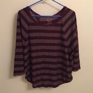 American eagle scoop neck shirt