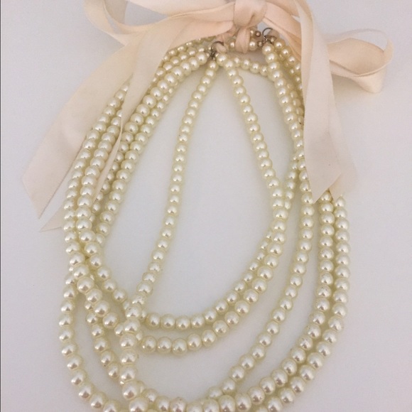 Bow tie ribbon 5 string pearl necklace