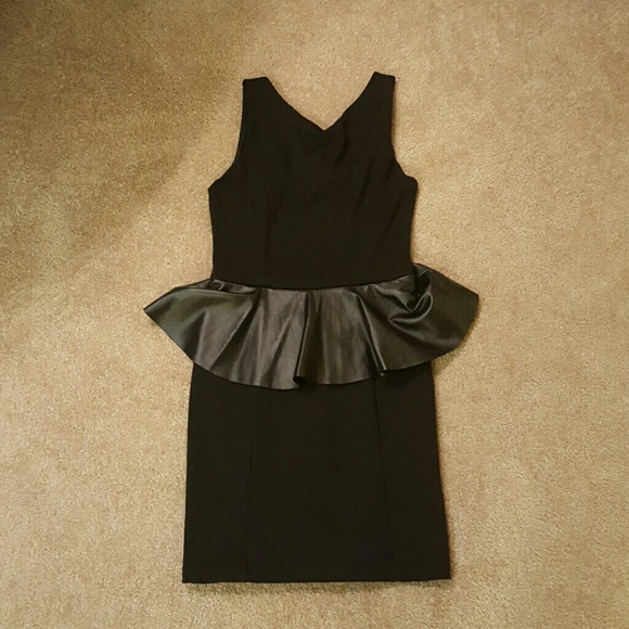 Black body con dress with peplum - Picture 1 of 3