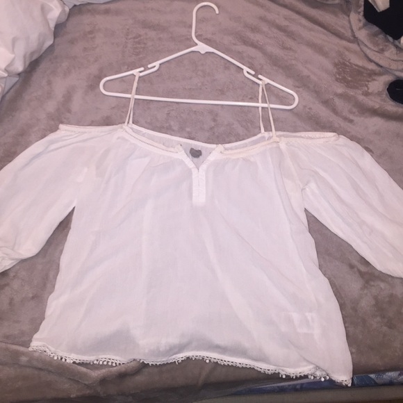 beautiful white off the shoulder top, lace edges - Picture 1 of 3