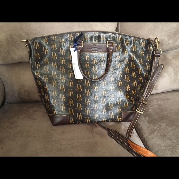New Dooney & Bourke purse - Picture 1 of 4