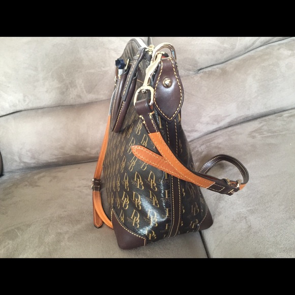 New Dooney & Bourke purse - Picture 3 of 4