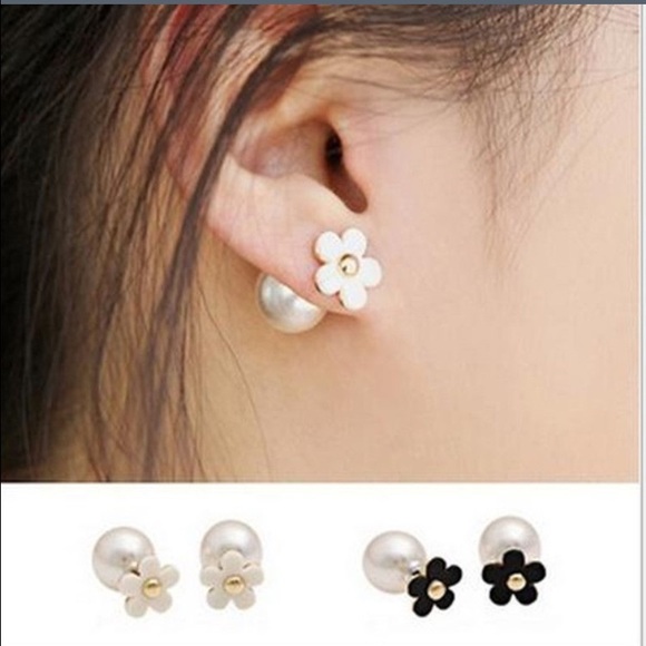 🔥🔥JUST IN🔥🔥Double sided daisy earrings