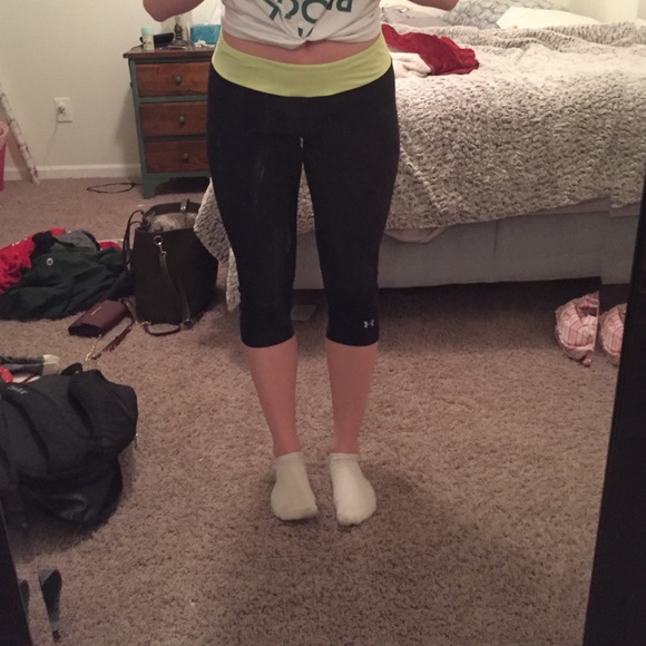 Under armour cropped spandex pants
